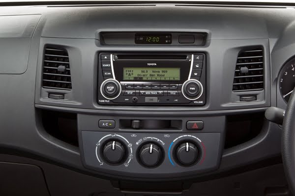 2011 Toyota HiLux SR 4x4 interior