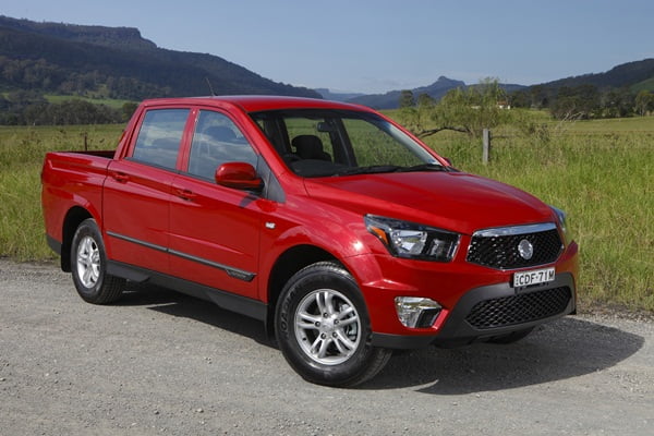 Ssangyong Actyon Sports SX Dual Cab Ute front qtr