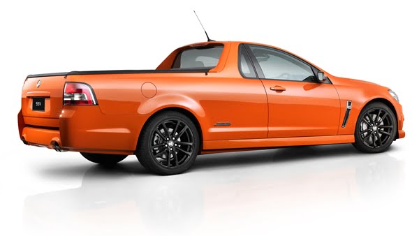 2013 Holden VF Ute exterior rear ¾ - Fantale