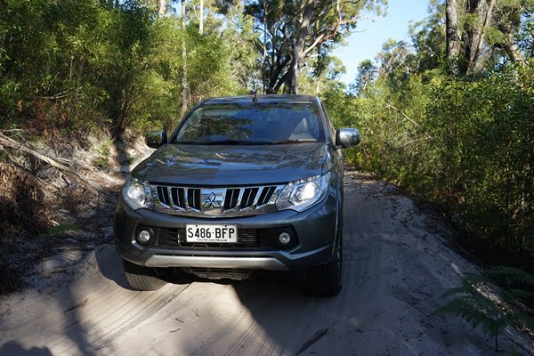 Mitsubishi Triton Exceed 4wd s