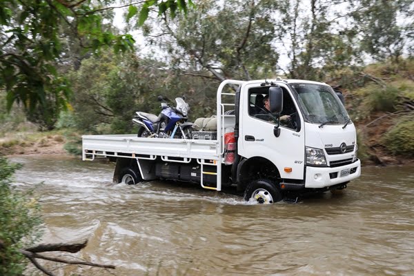 Hino 300 series 817 4x4 river 3