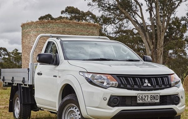 Mitsubishi Triton GLX 4WD cab chassis