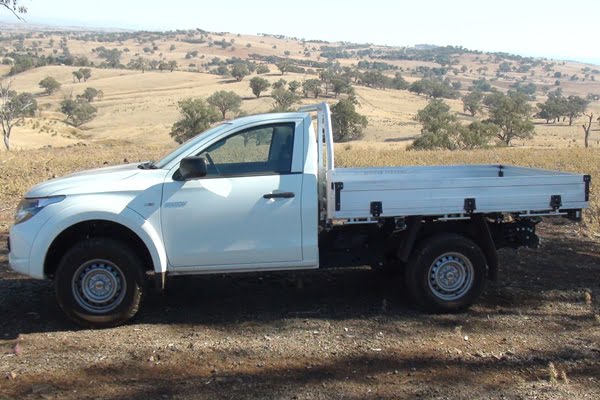 2017 Mitsubishi Triton GLX 4WD cab chassis 