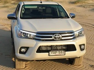 2018 Toyota Hilux SR5 feature