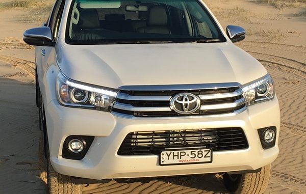 2018 Toyota Hilux SR5 feature