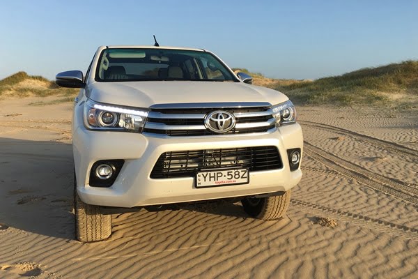 Toyota Hilux SR5 MT d