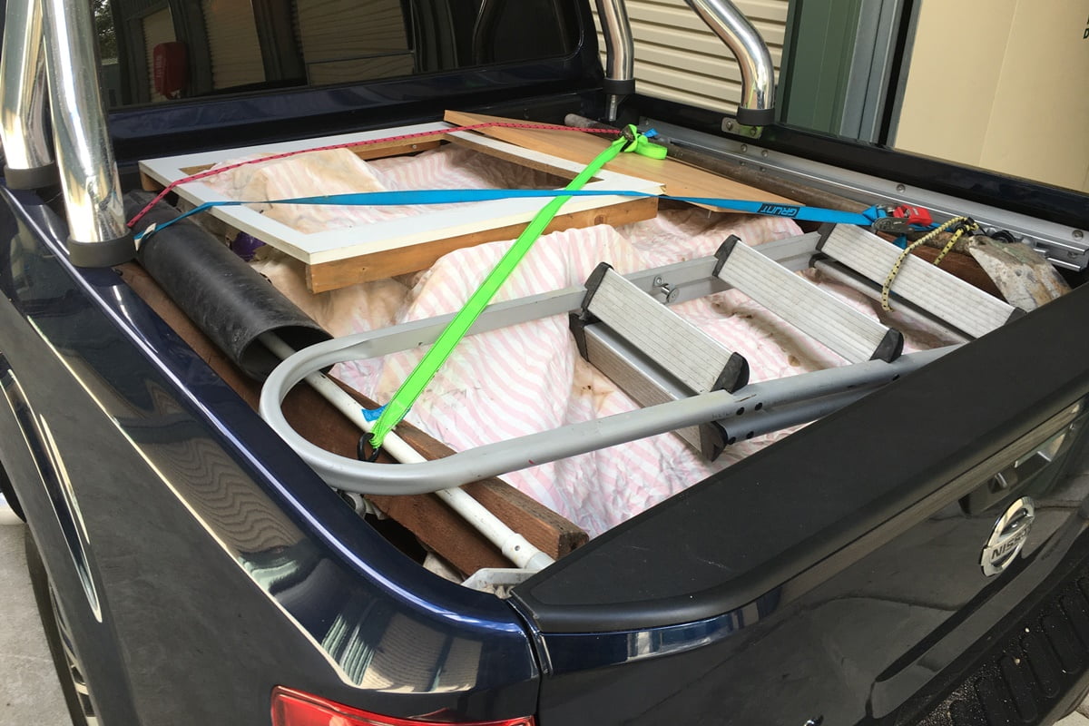 2018 Nissan Navara ST-X tray load 2