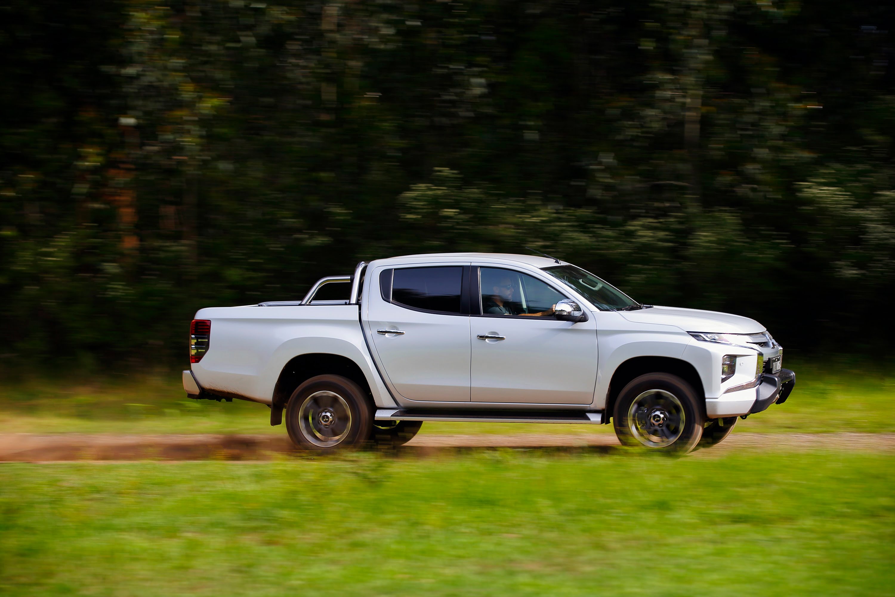 2019 Mitsubishi Triton GLS Premium 4WD 9 side