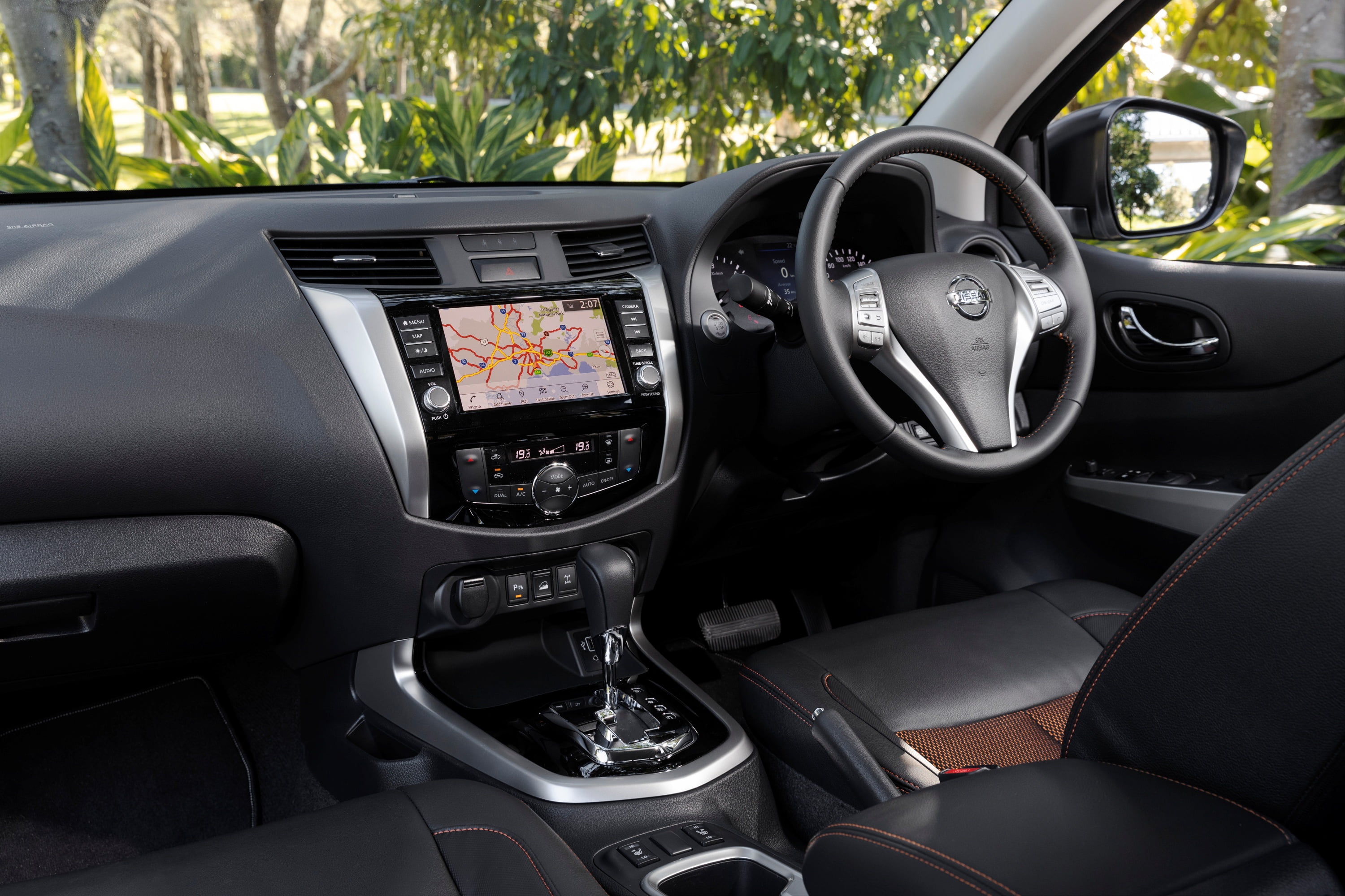 2019 Nissan Navara N-TREK dash