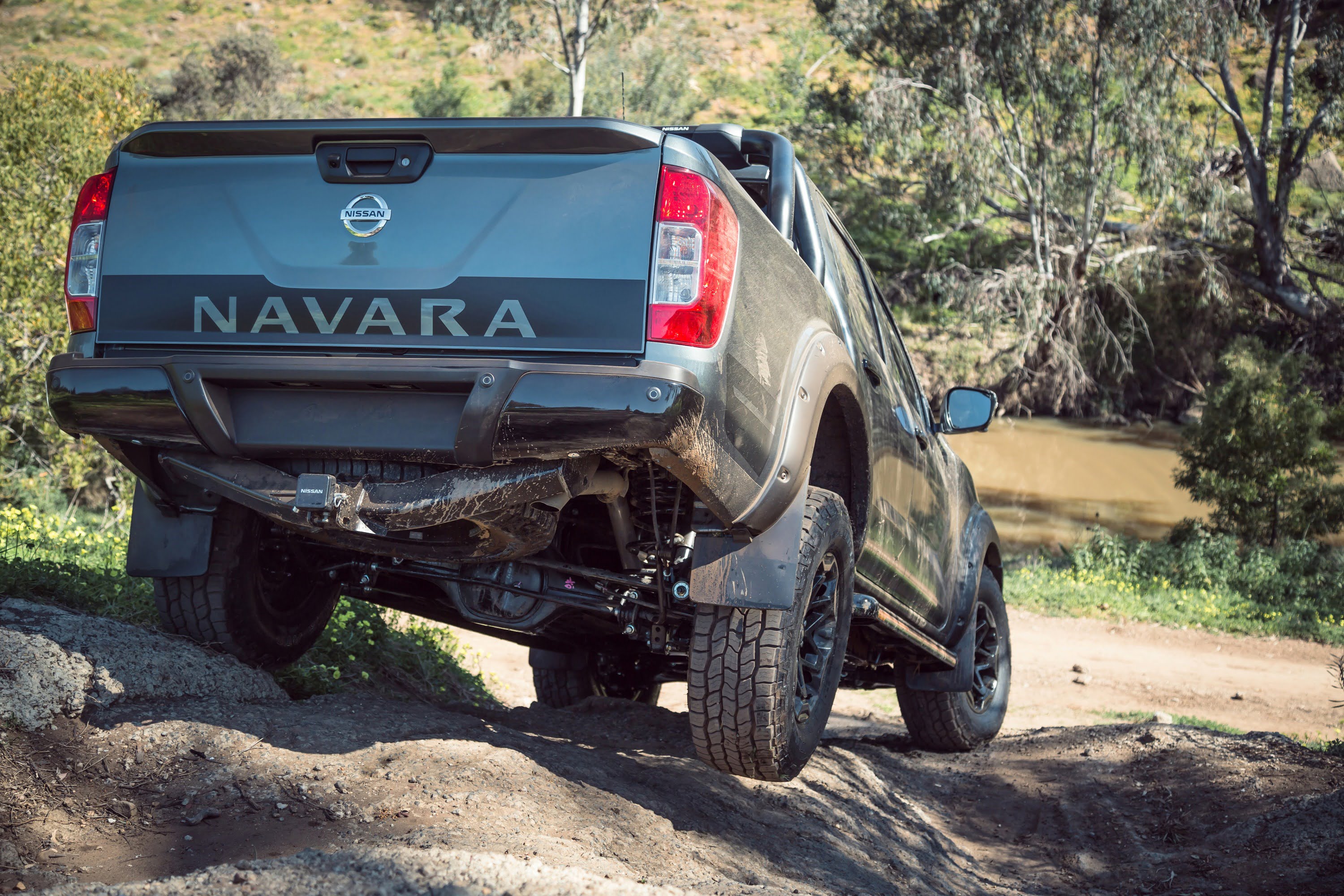 Nissan Navara N-TREK Warrior 12 rear articulation