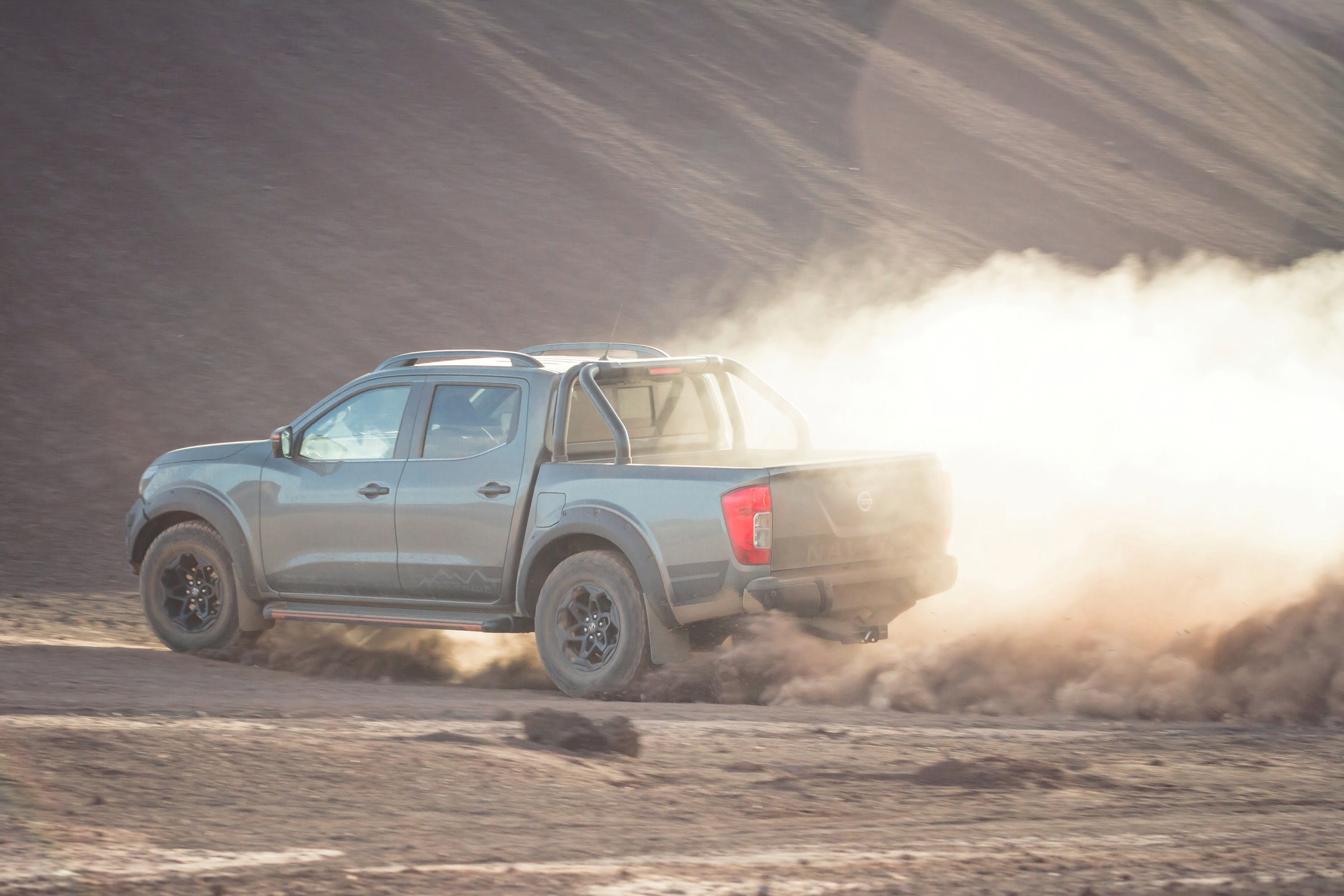 Nissan Navara N-TREK Warrior 15 driving on dirt