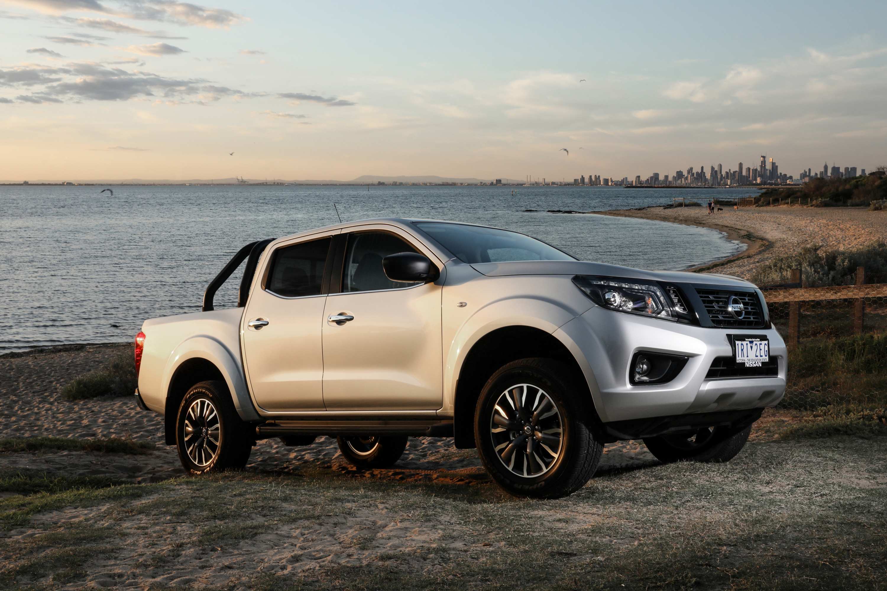 2020 Nissan Navara ST 1 exterior