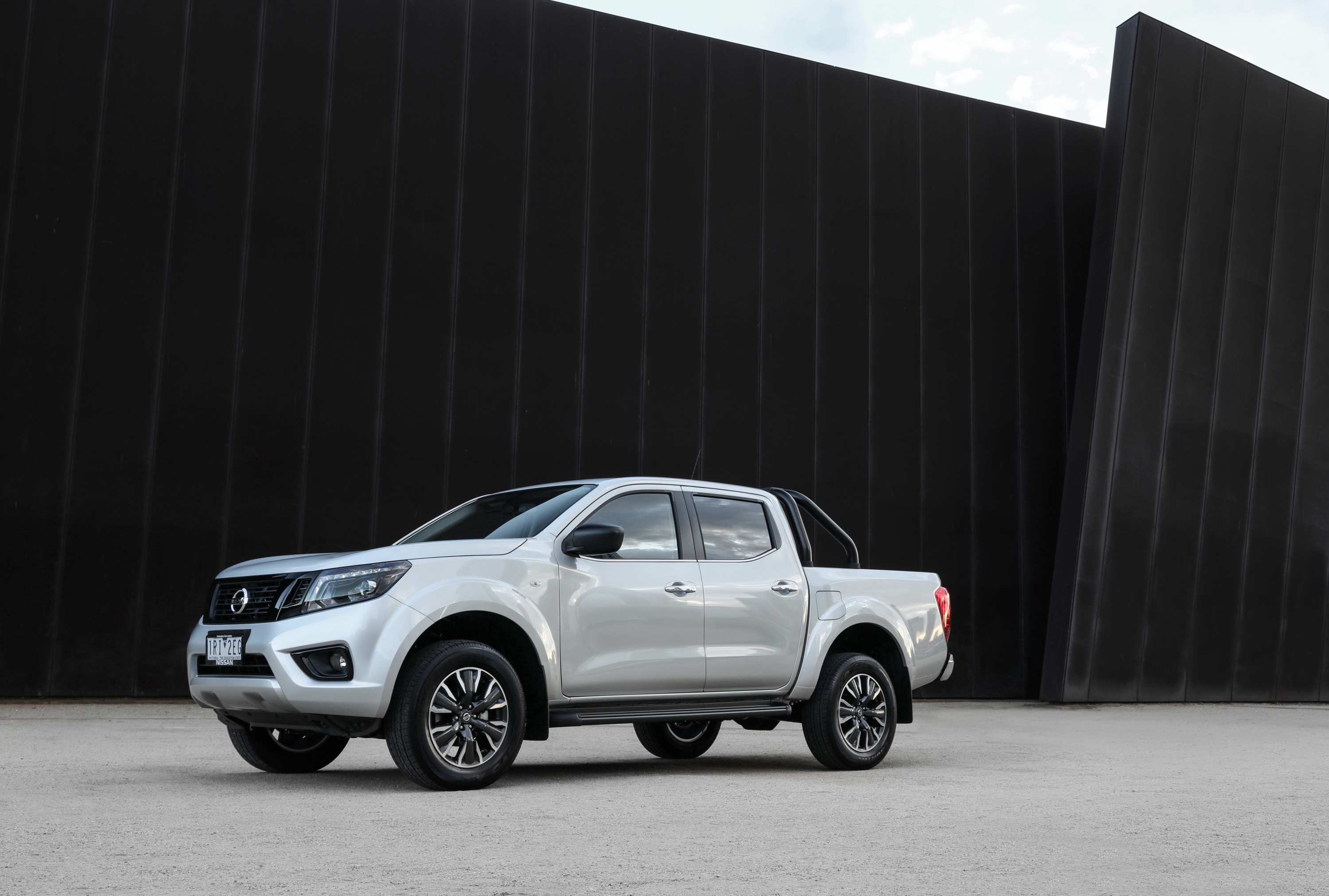 2020 Nissan Navara ST 2 exterior