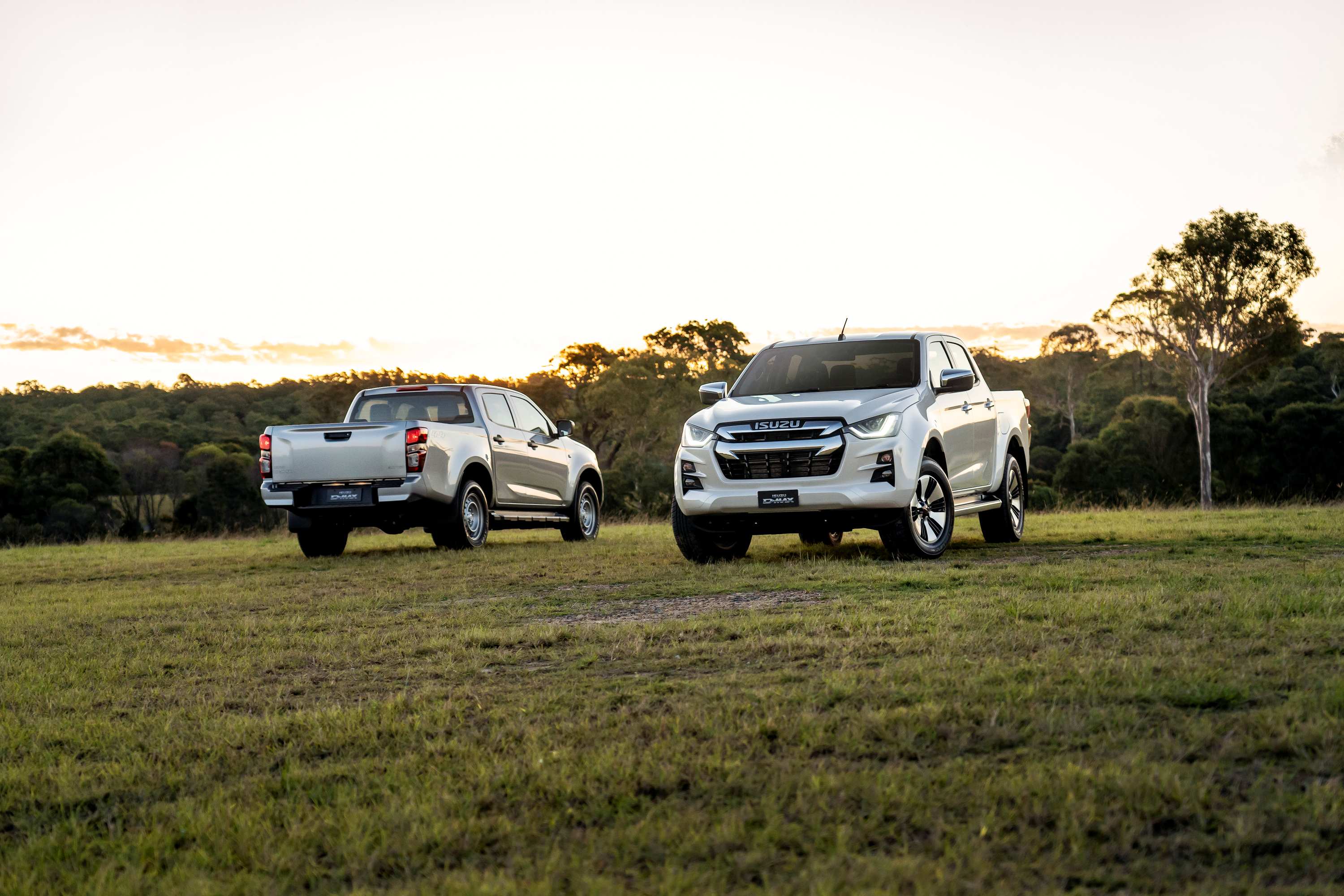 Isuzu D-MAX 21MY 4×4 SX Crew Cab Ute Mercury Silver metallic, 4×4 LS-U Crew Cab Ute Mineral White (1)