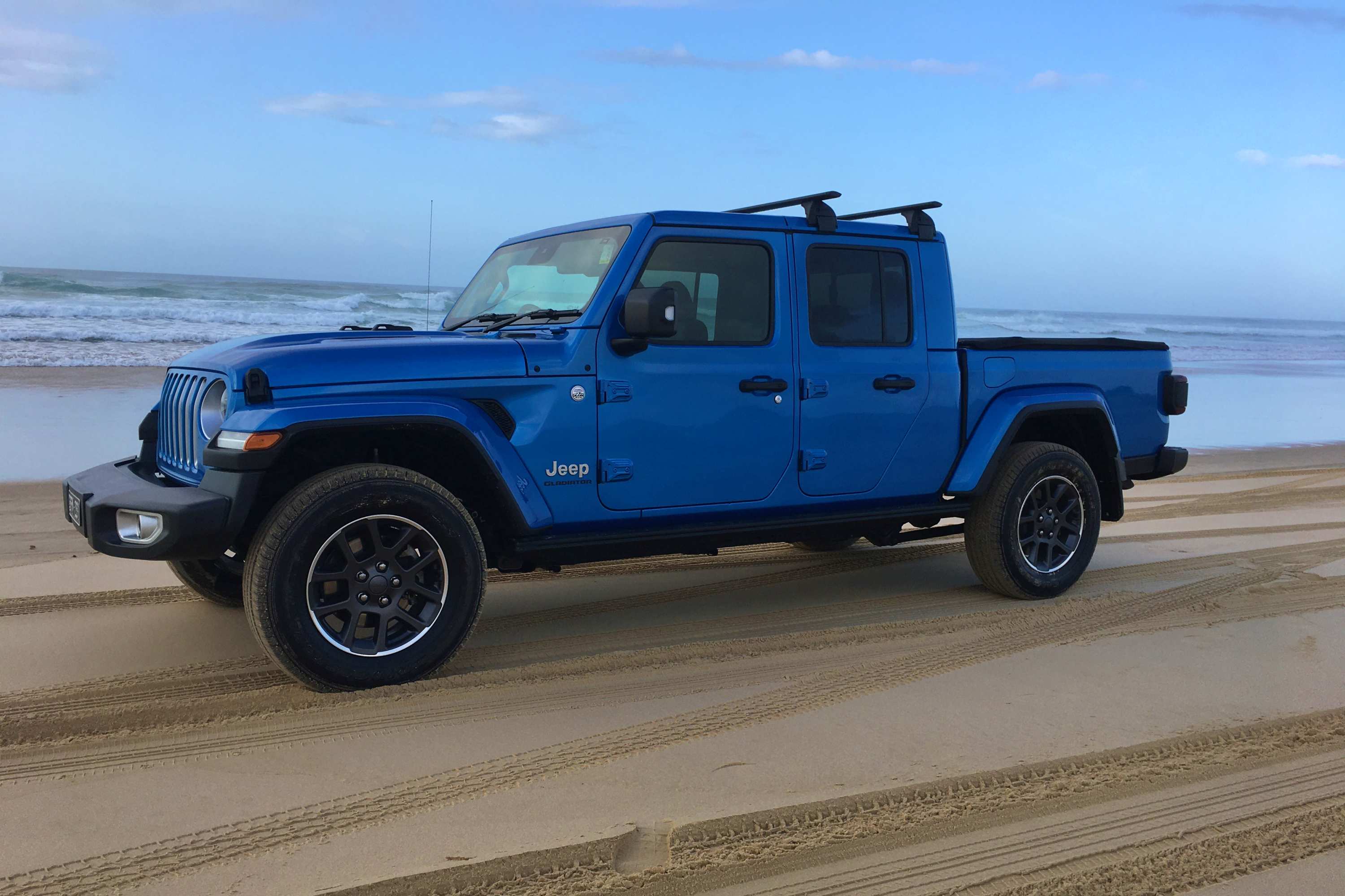 Jeep Gladiator Overland 4WD Ute profile