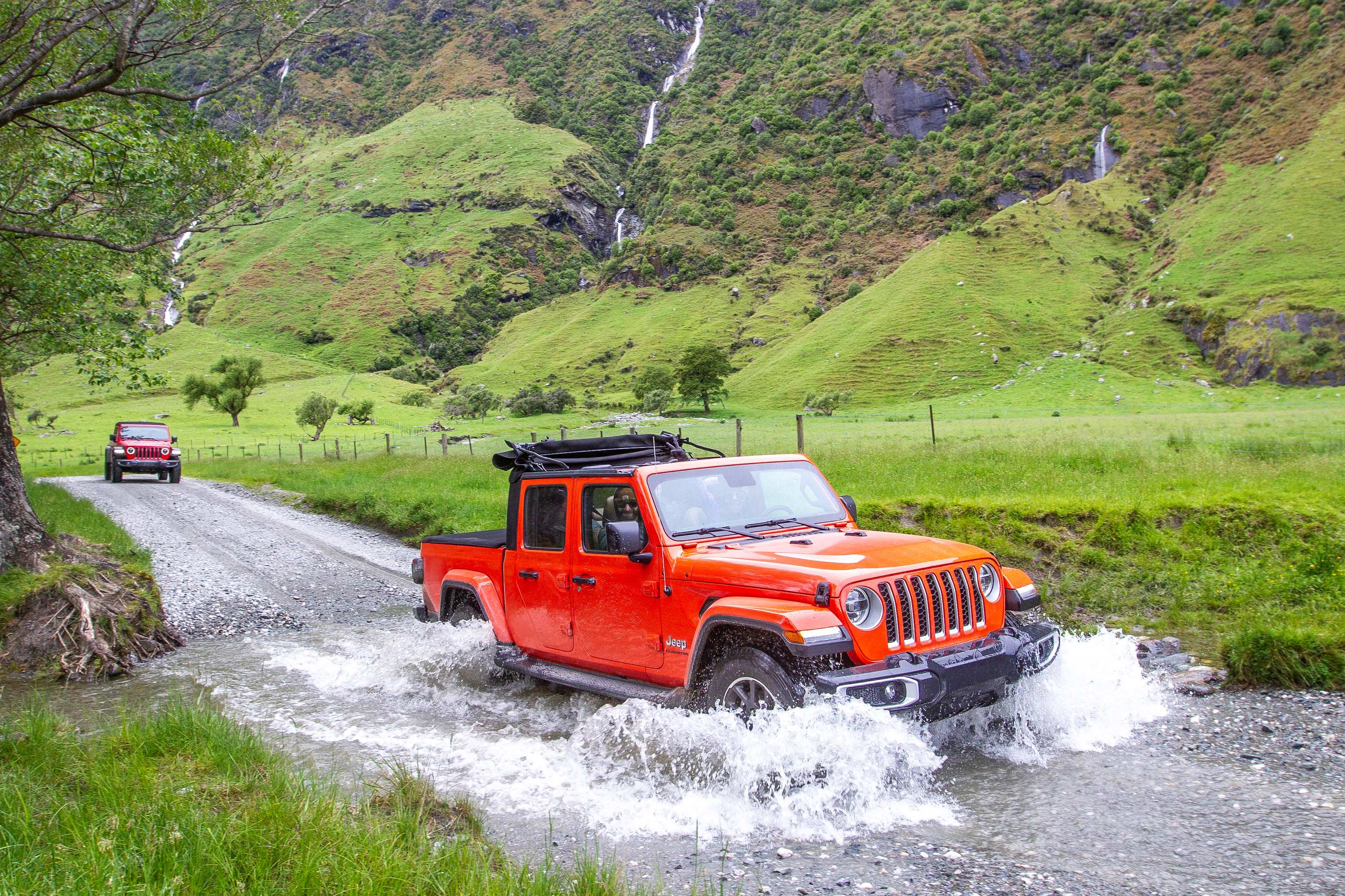 Jeep Gladiator Overland 4WD Ute open air 2 water