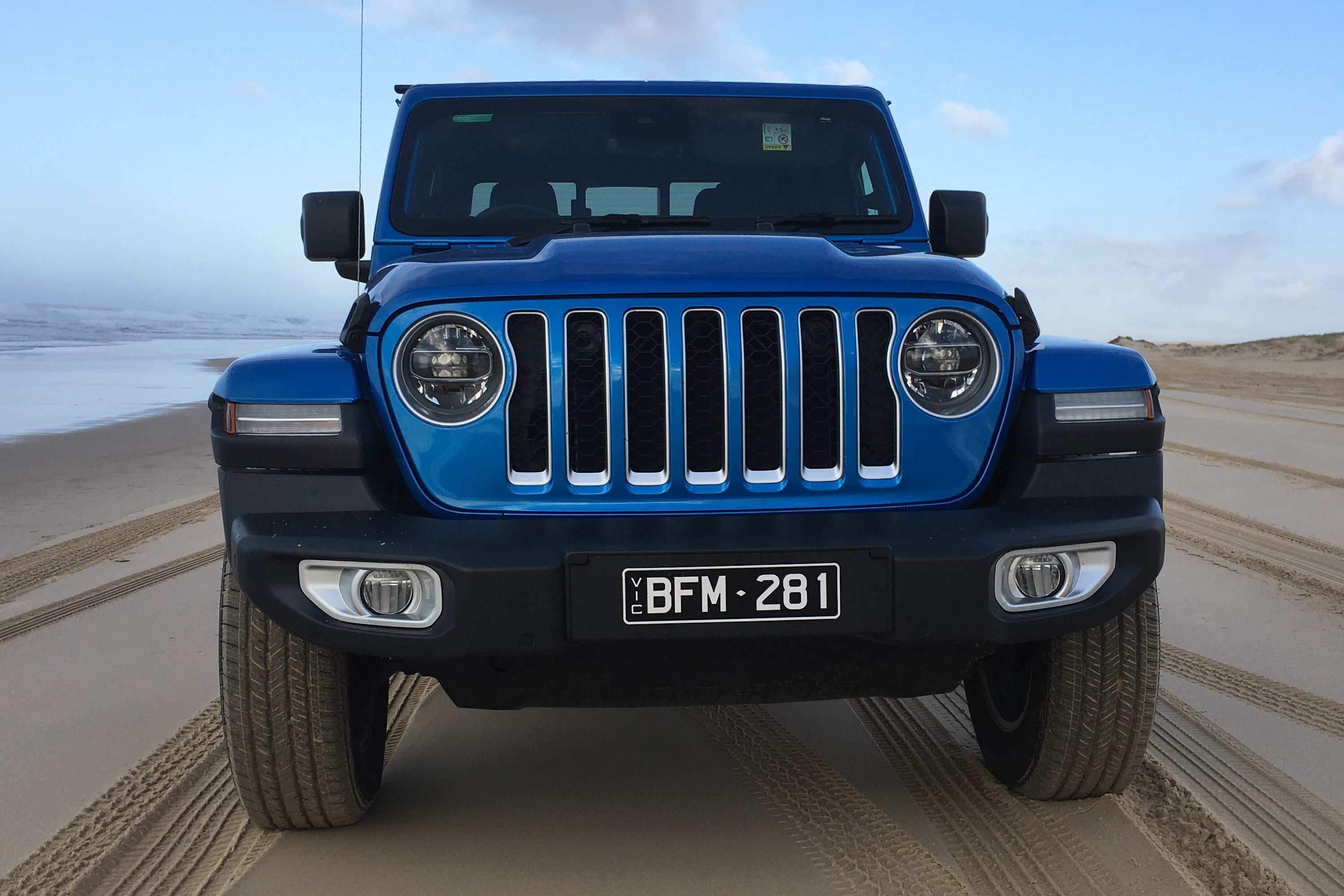 Jeep Gladiator Overland 4WD Ute grill