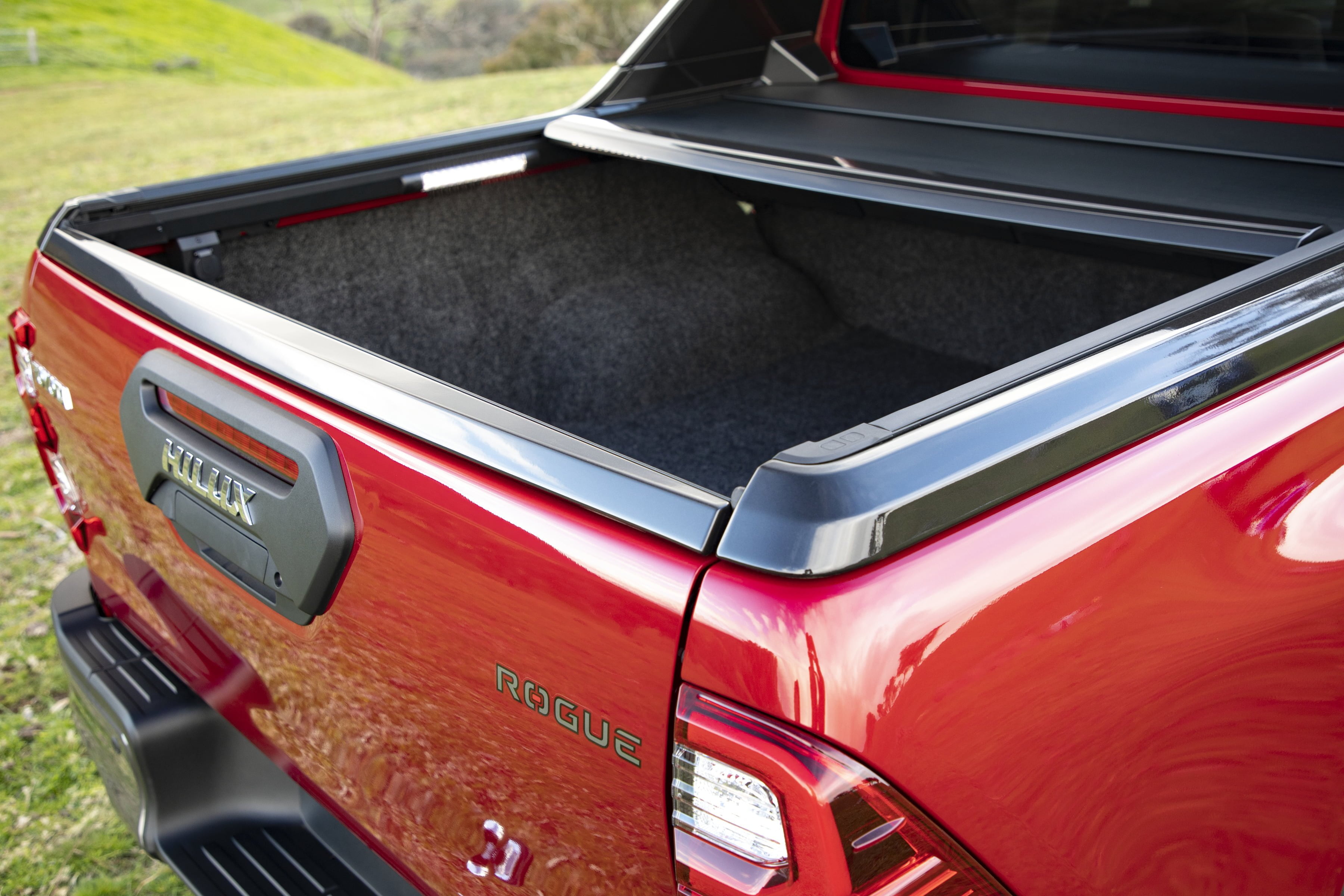 2020 Toyota HiLux Rogue - motorised roller cover.