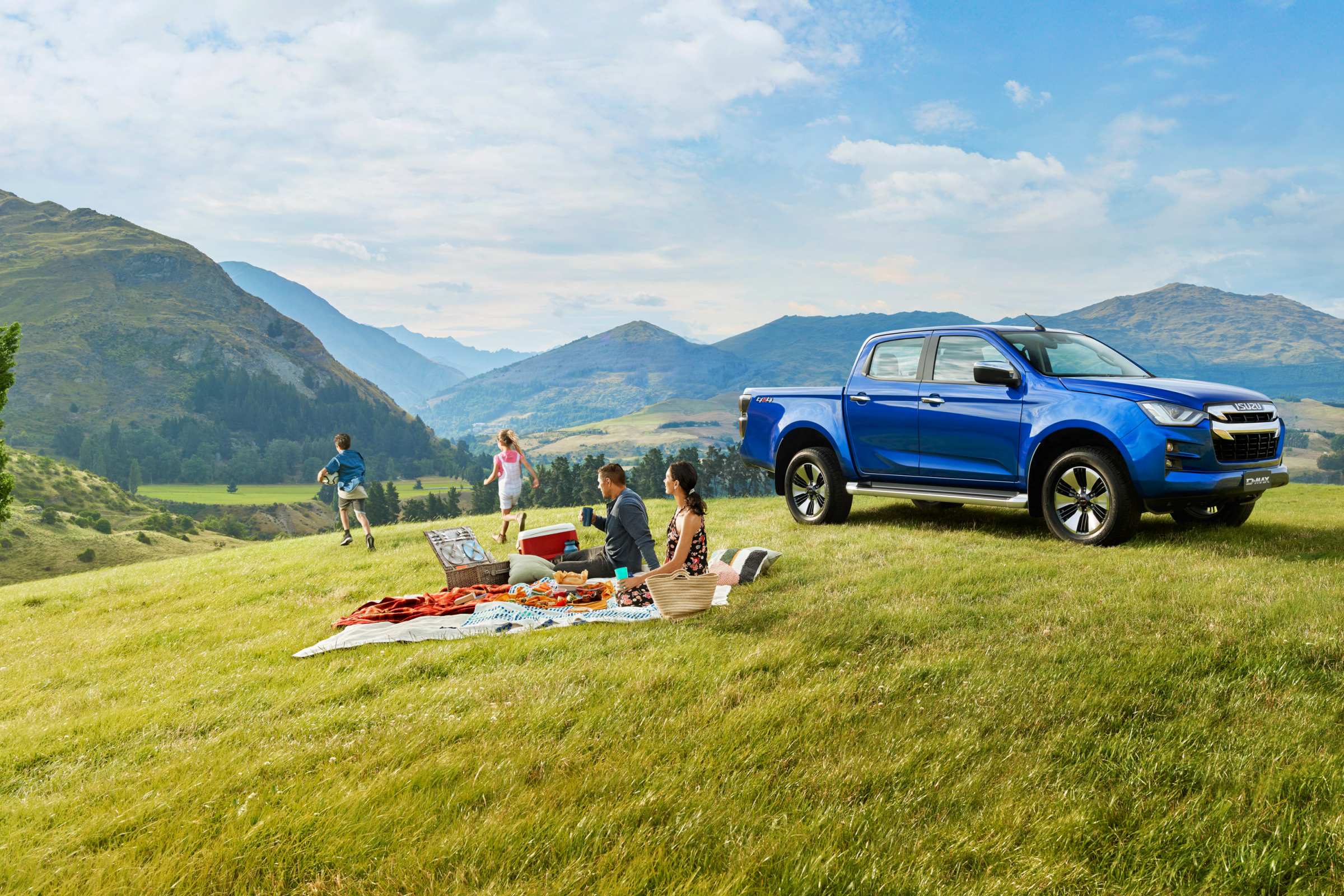 22MY Isuzu D-MAX 4x4 LS-U+ Crew Cab Cobalt Blue mica - Picnic Weather Front with talent.