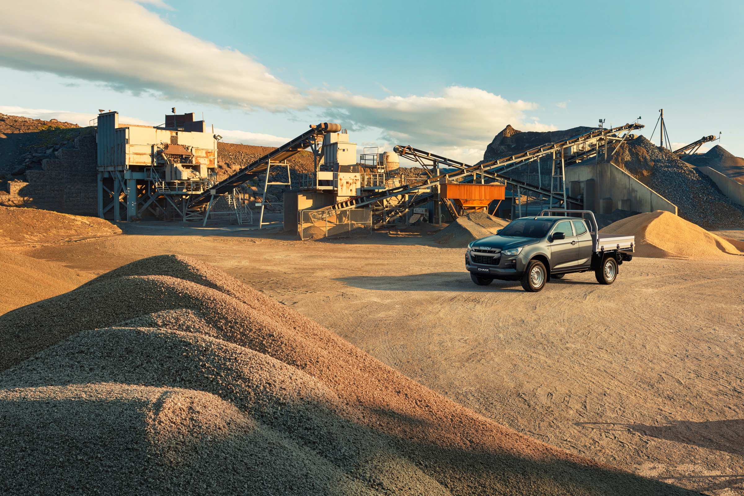 22MY Isuzu D-MAX 4x4 SX Space Cab Chassis Obsidian Grey mica - Centre Site Work.