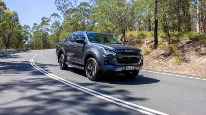 22MY Isuzu D-MAX 4x4 X-TERRAIN Obsidian Grey mica.