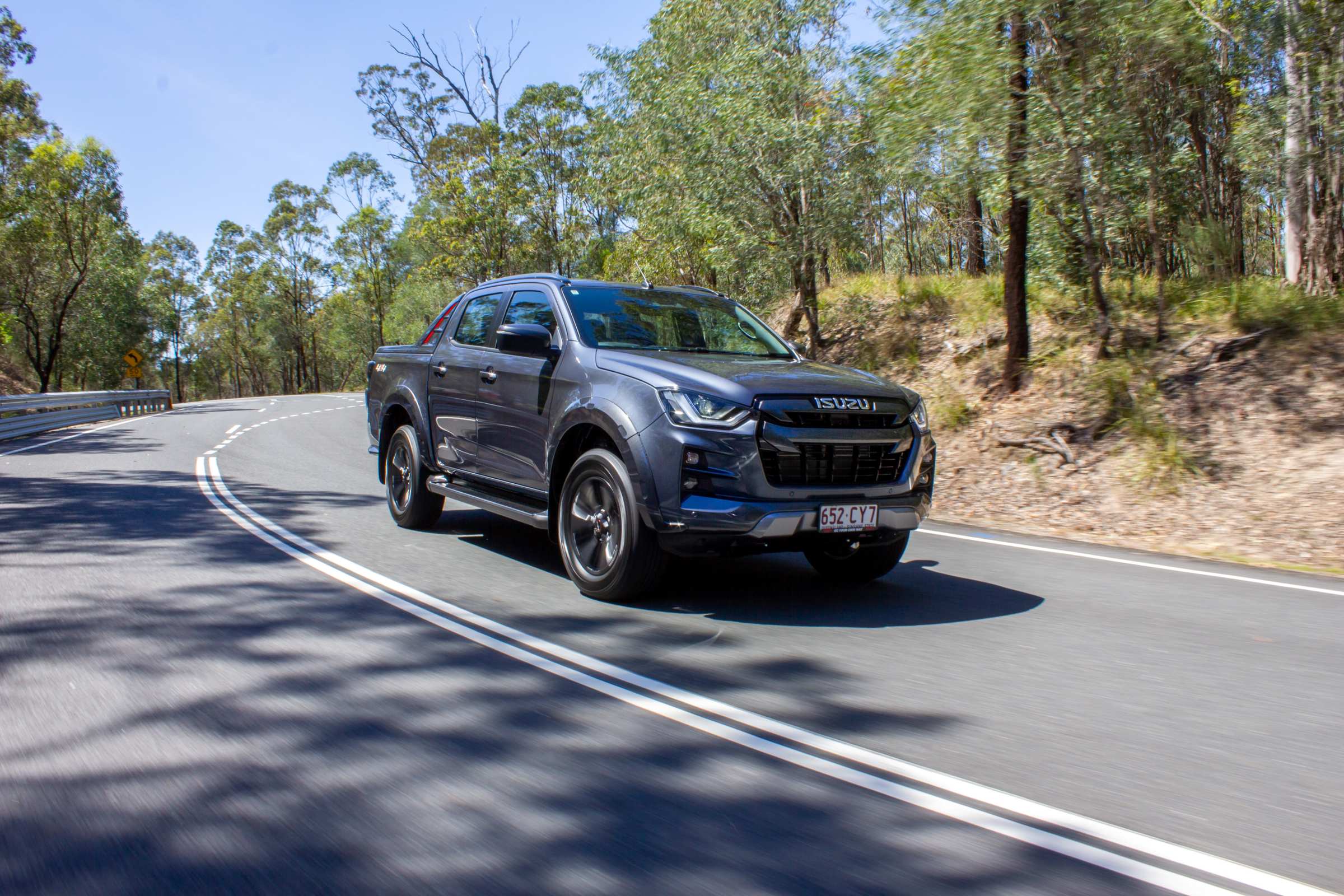 22MY Isuzu D-MAX 4x4 X-TERRAIN Obsidian Grey mica.