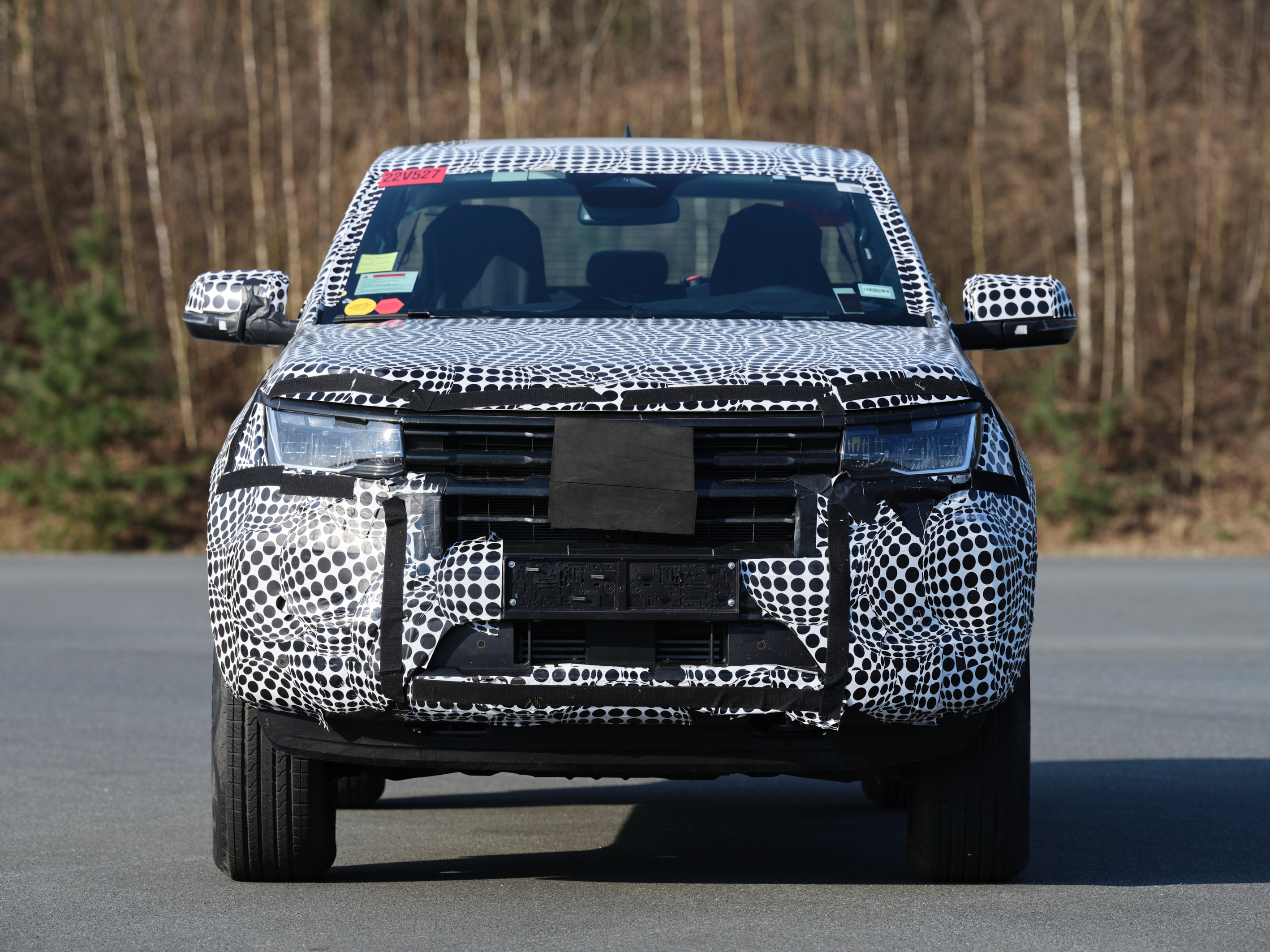 The Walkinshaw design team focused on making the Amarok V6 W-Series wider and more aggressive, with a completely redesigned front bumper, air intake grille, wheel arch flares, and a unique forged aluminium 20-inch 'Clayton' alloy wheel fitted with Pirelli scorpion ATR tyres.