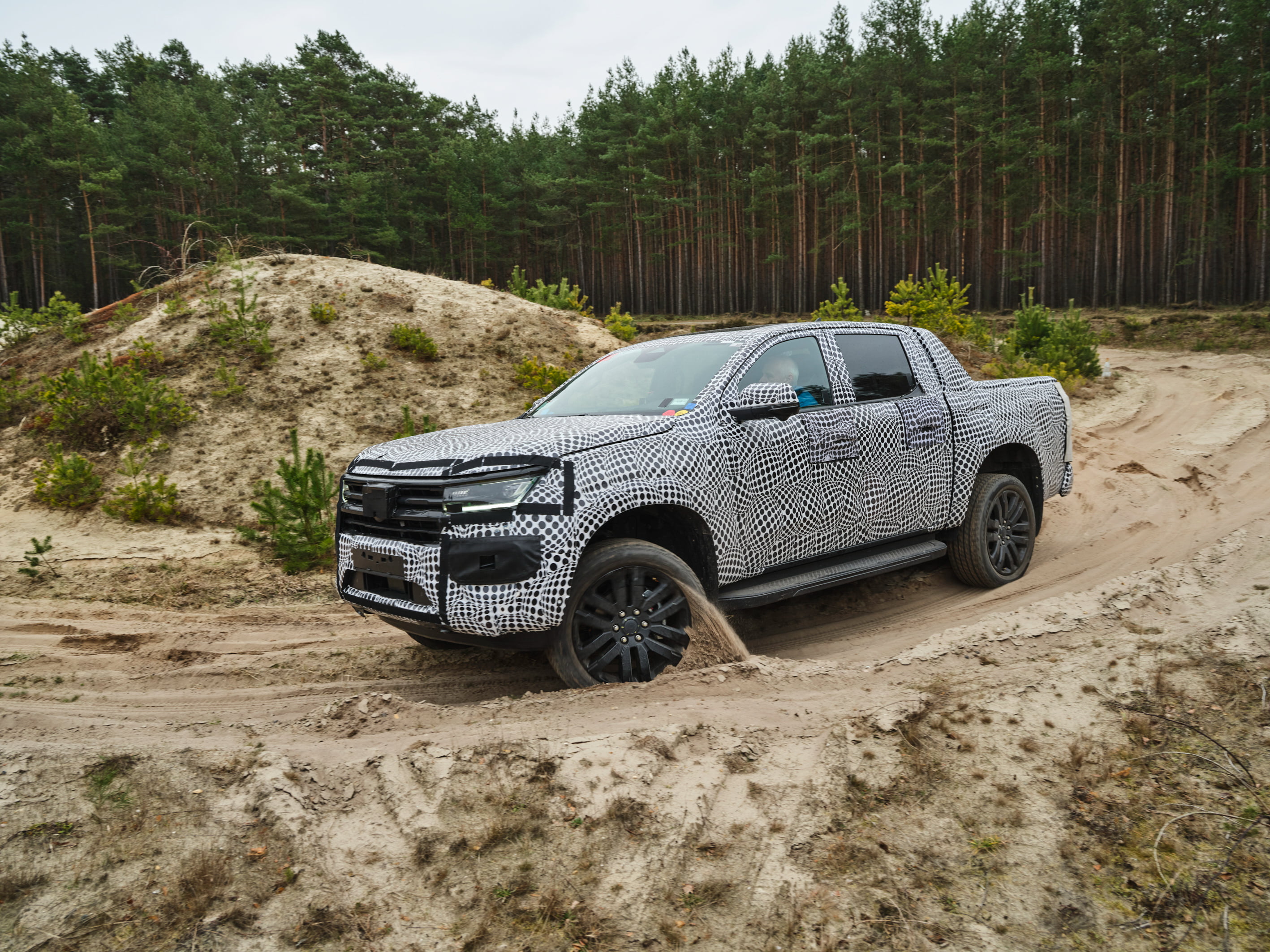 The Walkinshaw design team focused on making the Amarok V6 W-Series wider and more aggressive, with a completely redesigned front bumper, air intake grille, wheel arch flares, and a unique forged aluminium 20-inch 'Clayton' alloy wheel fitted with Pirelli scorpion ATR tyres.