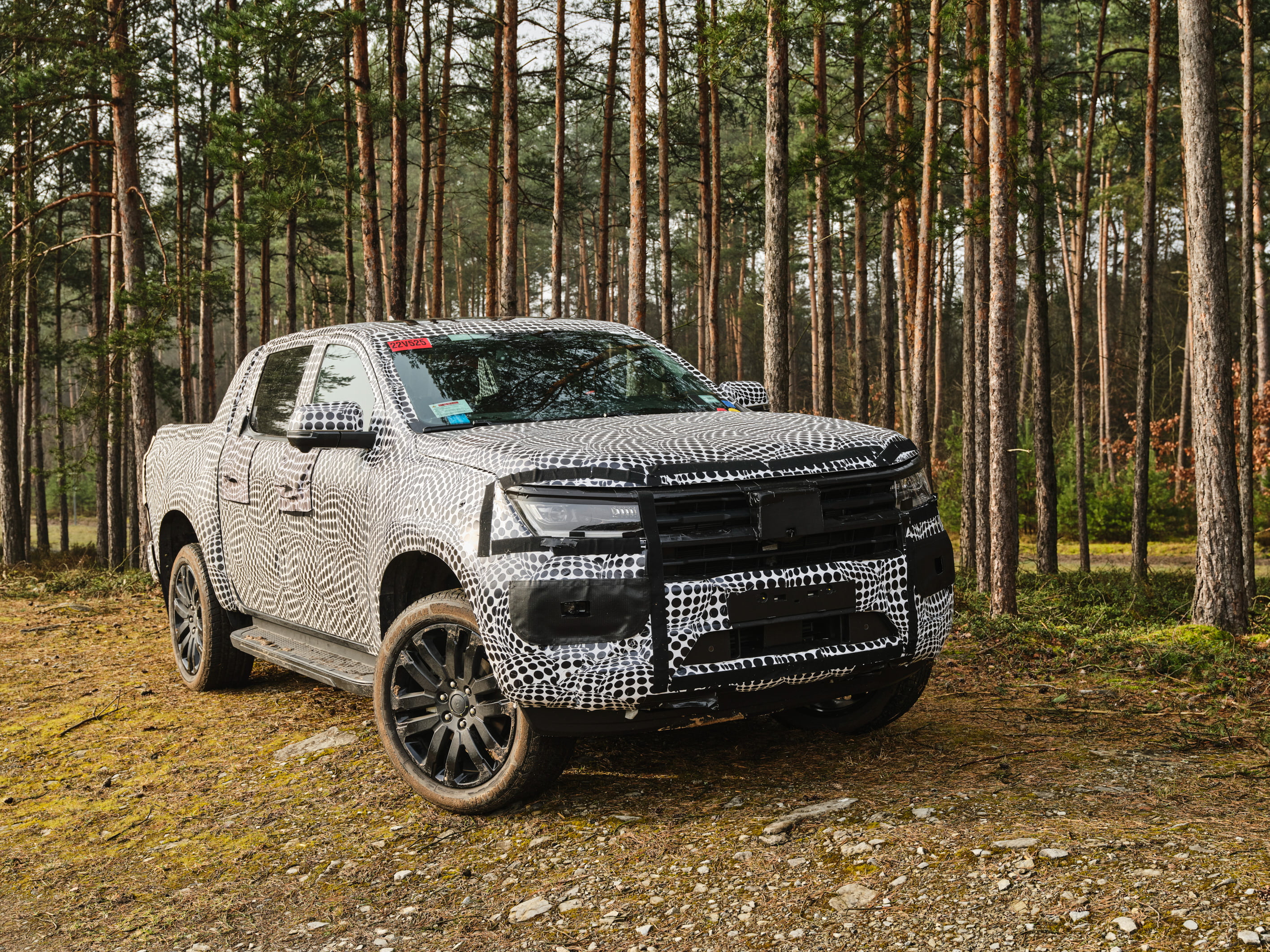 The Walkinshaw design team focused on making the Amarok V6 W-Series wider and more aggressive, with a completely redesigned front bumper, air intake grille, wheel arch flares, and a unique forged aluminium 20-inch 'Clayton' alloy wheel fitted with Pirelli scorpion ATR tyres.