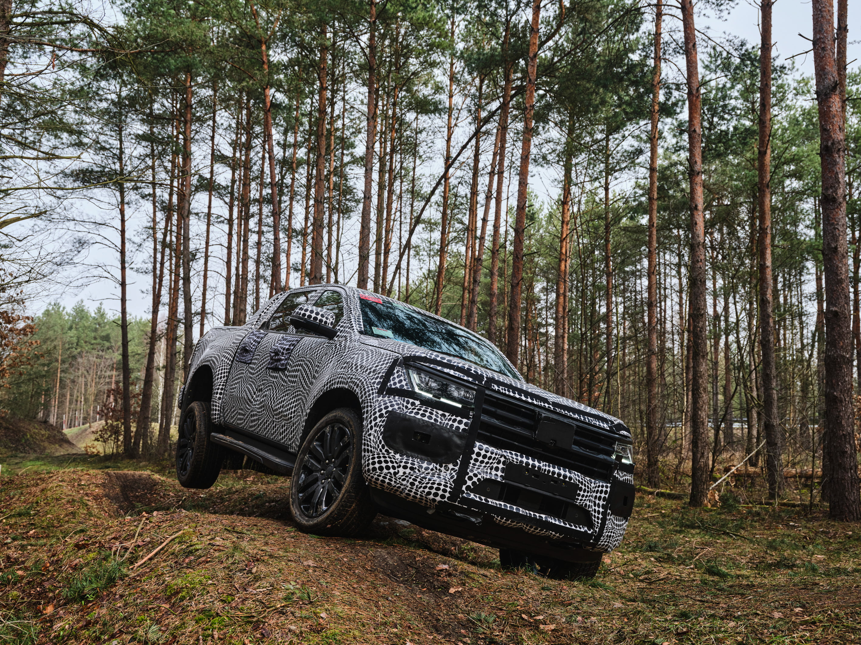 The Walkinshaw design team focused on making the Amarok V6 W-Series wider and more aggressive, with a completely redesigned front bumper, air intake grille, wheel arch flares, and a unique forged aluminium 20-inch 'Clayton' alloy wheel fitted with Pirelli scorpion ATR tyres.