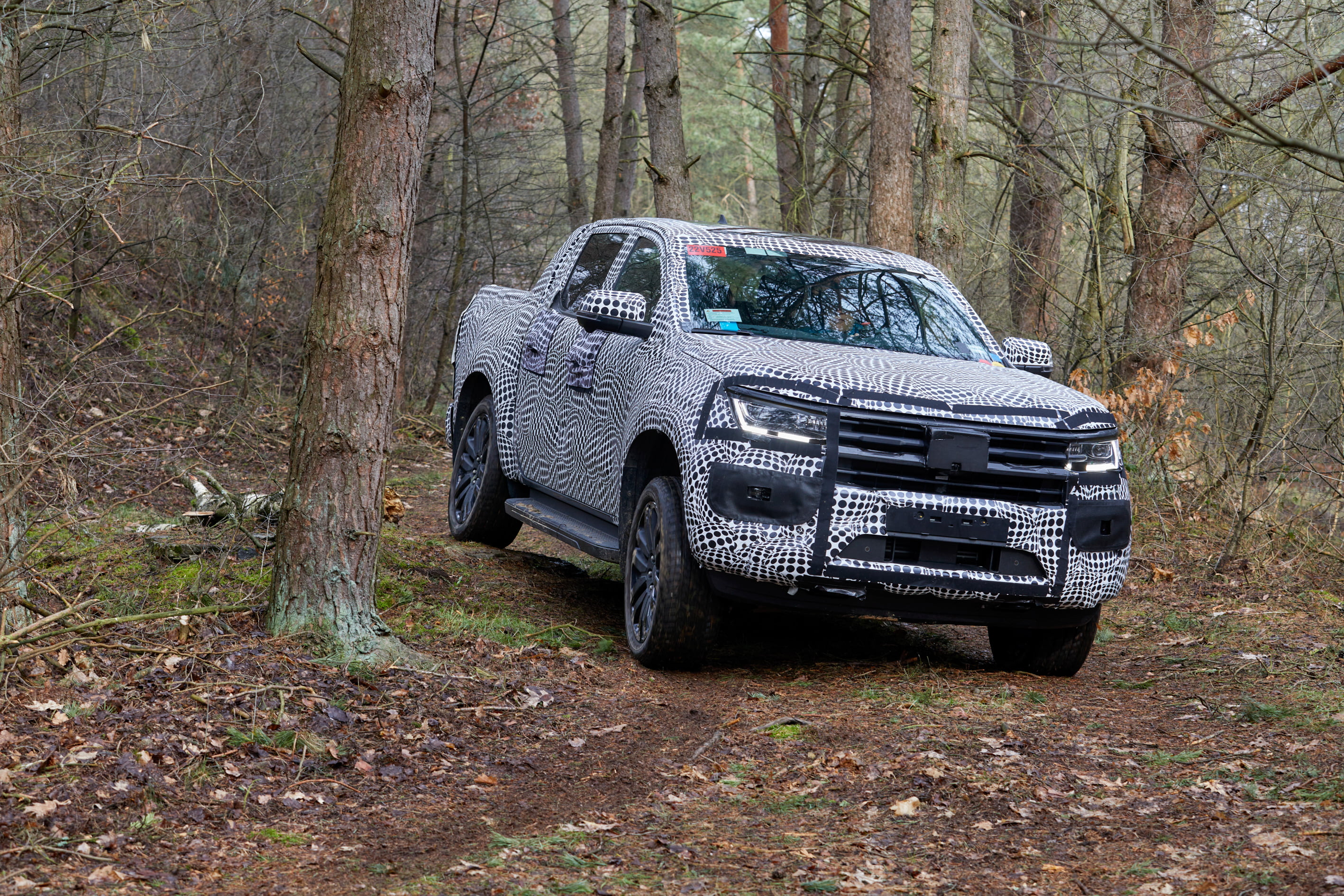 The Walkinshaw design team focused on making the Amarok V6 W-Series wider and more aggressive, with a completely redesigned front bumper, air intake grille, wheel arch flares, and a unique forged aluminium 20-inch 'Clayton' alloy wheel fitted with Pirelli scorpion ATR tyres.