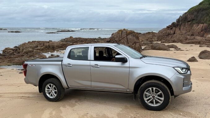 Isuzu D Max LS-M 4WD Crew Cab Ute 2022 profile