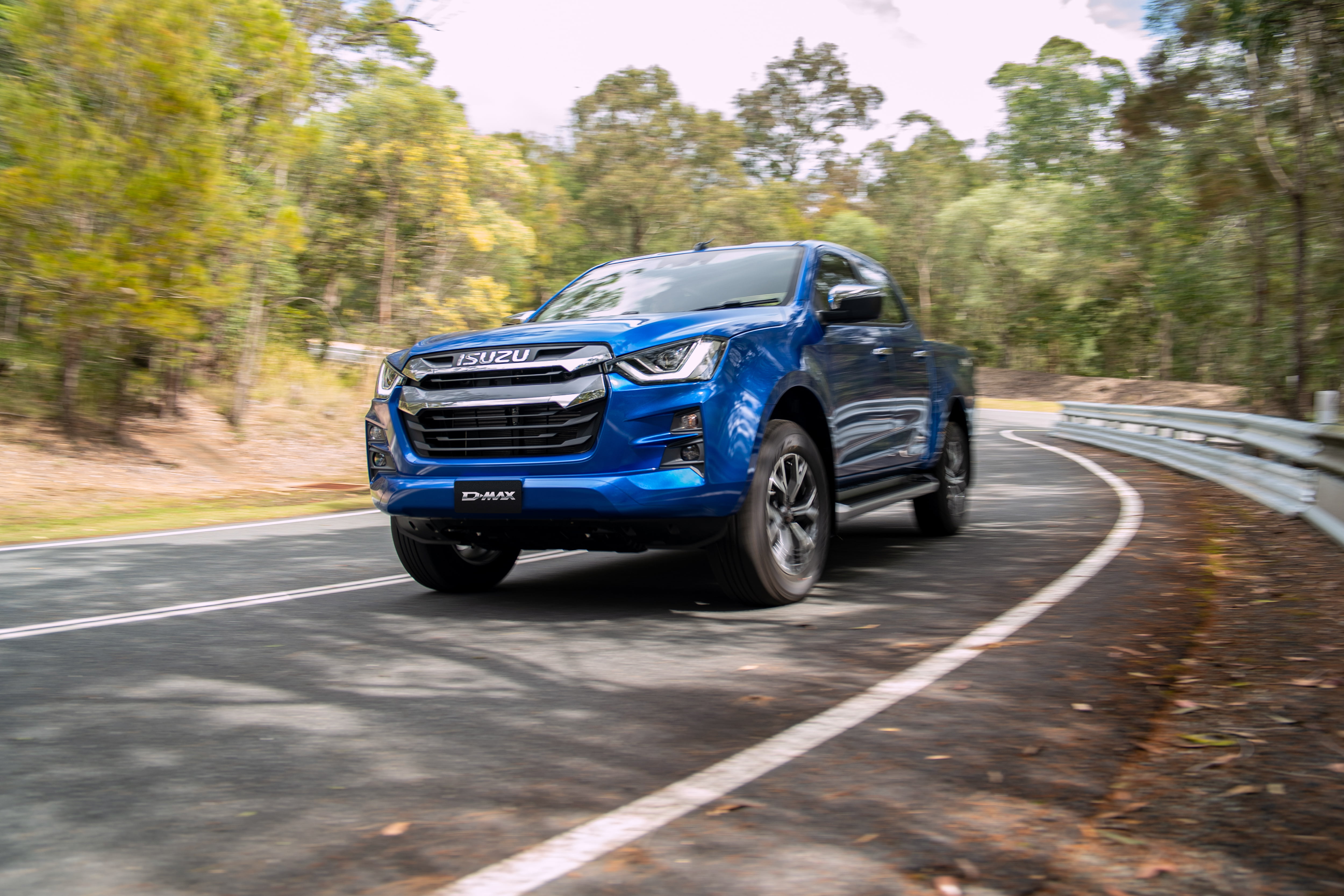 23MY 4x4 D-MAX LS-U+ Crew Cab Ute in Cobalt Blue mica.