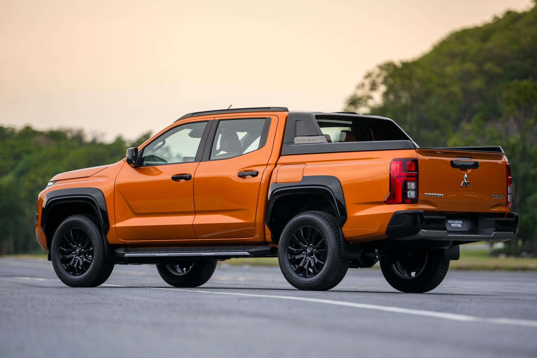 Mitsubishi Triton 2024 GSR rear quarter 1