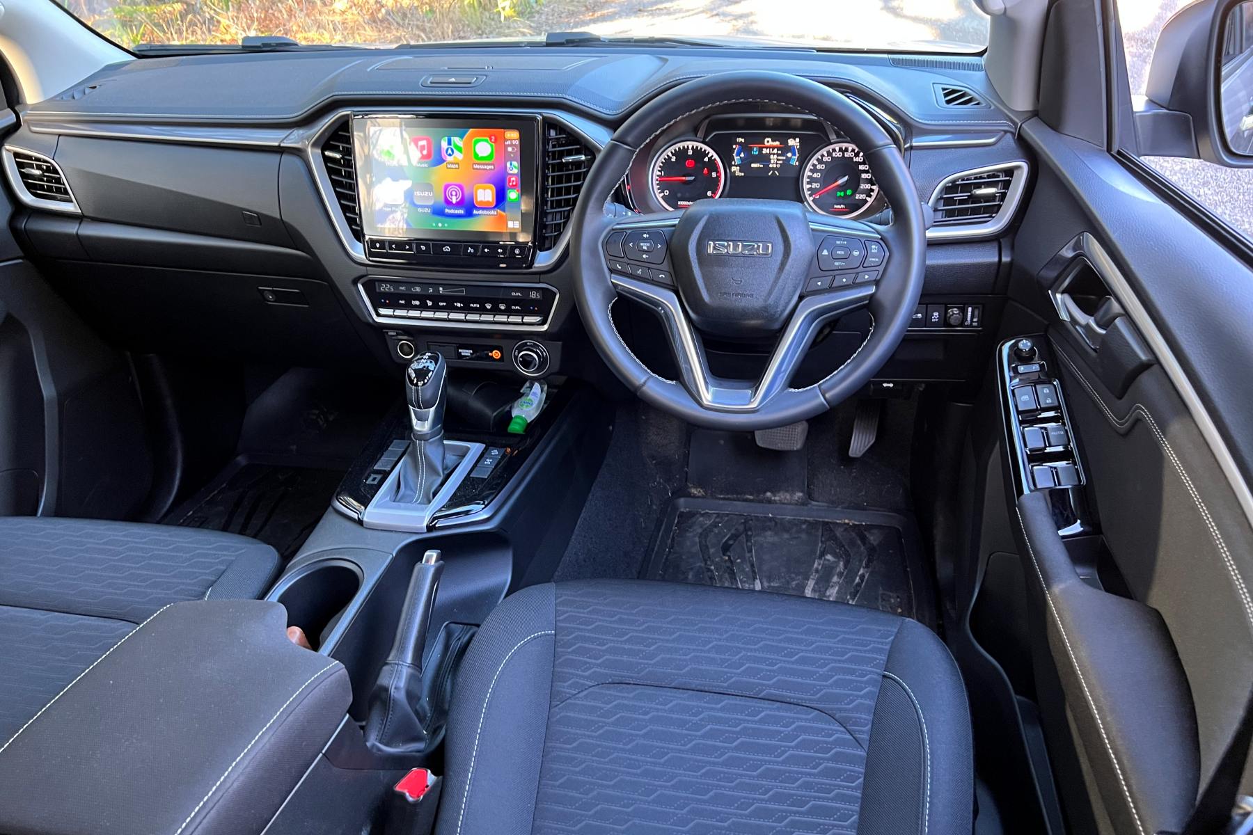 Isuzu D-Max LS-U Dual Cab Trayback 4WD Ute interior front seats