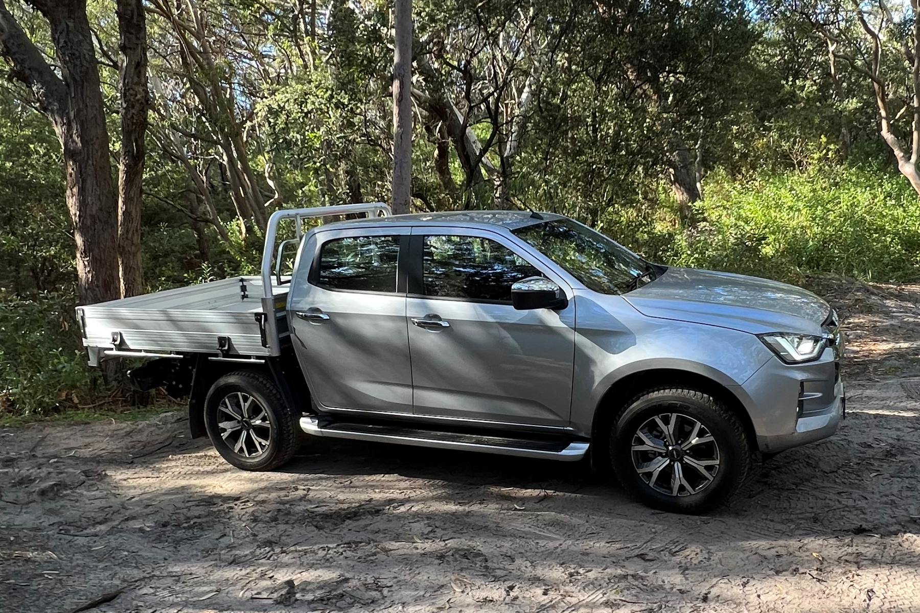 Isuzu D-Max LS-U Dual Cab Trayback 4WD Ute on beach track 2