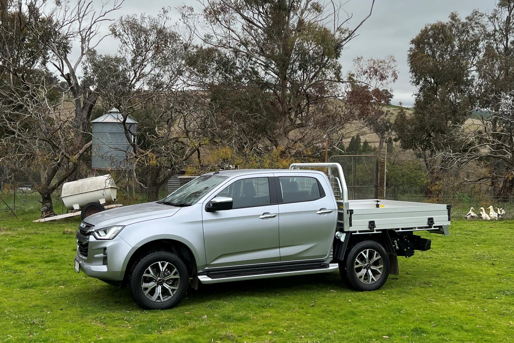 Isuzu D-Max LS-U Dual Cab Trayback 4WD Ute profile 2