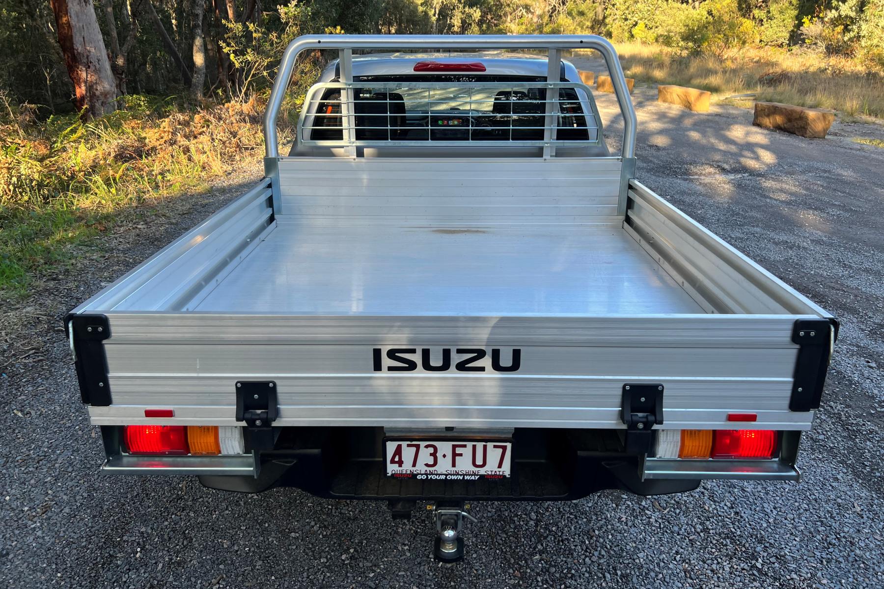 Isuzu D-Max LS-U Dual Cab Trayback 4WD Ute tray and tow hitch