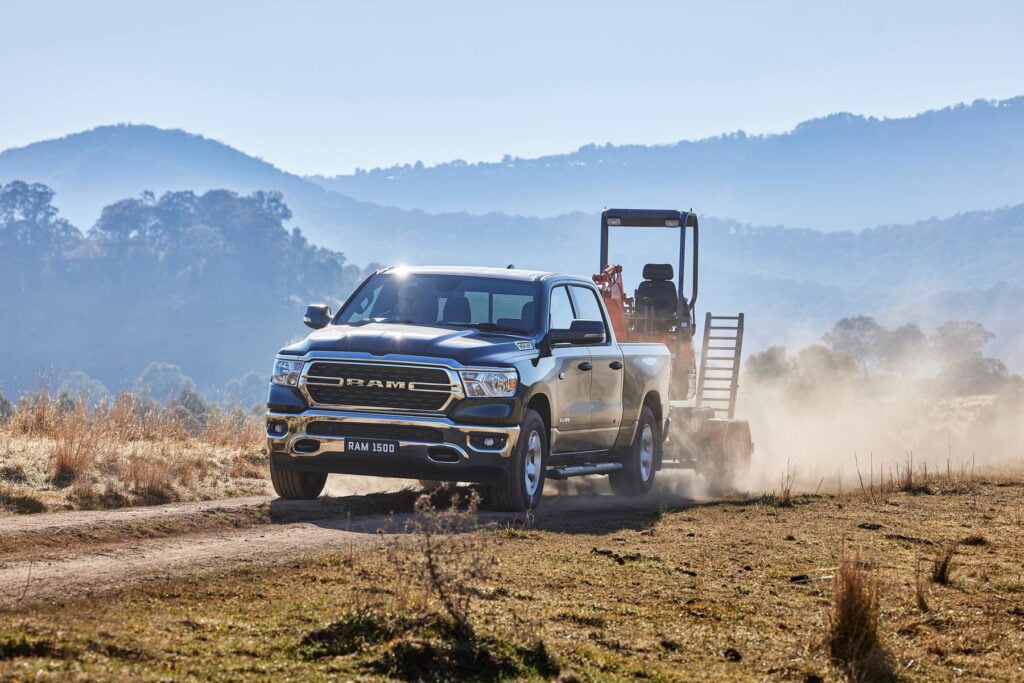 2015 ram 1500 big horn towing capacity engine
