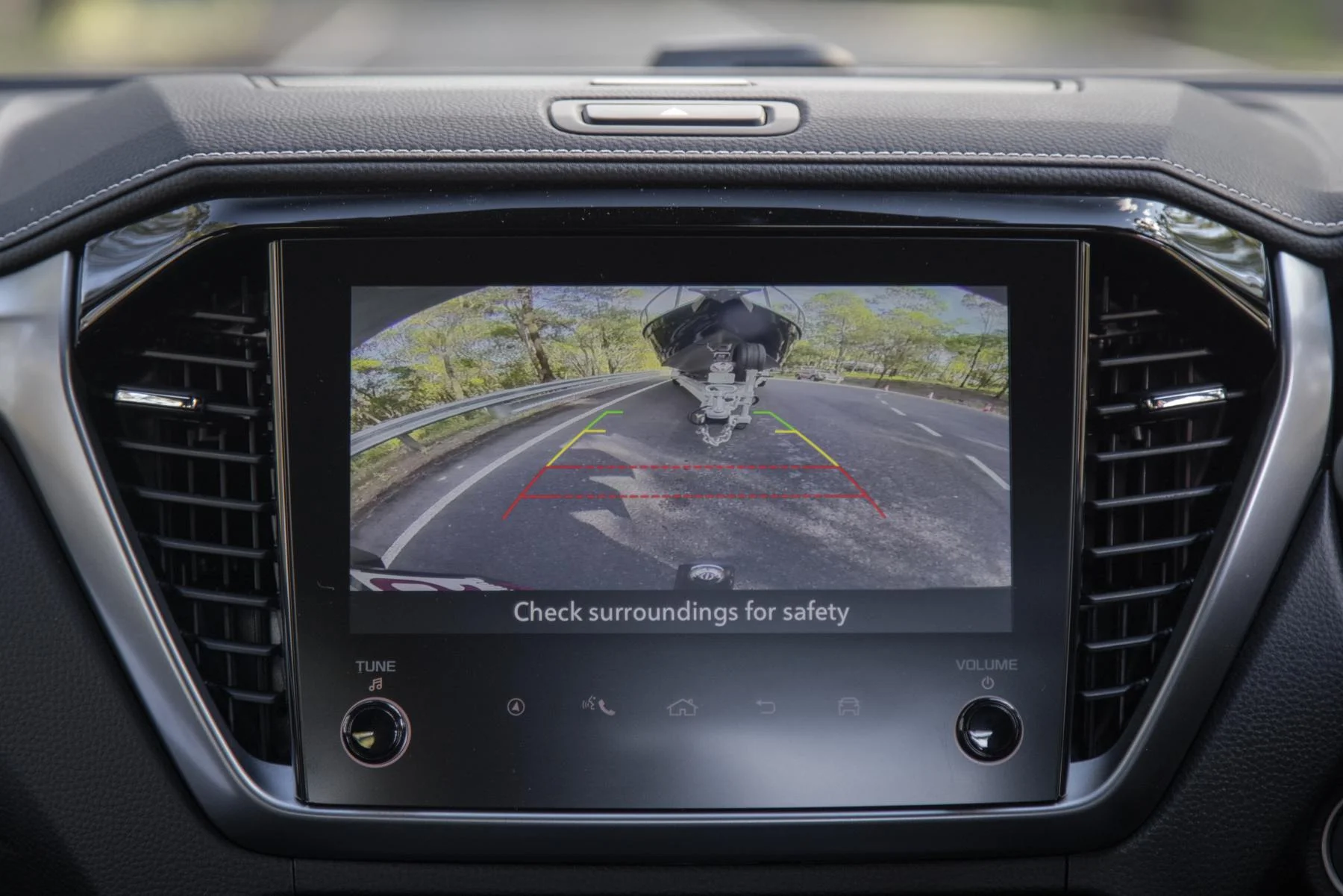 2024 Isuzu Media Drive Day reverse camera