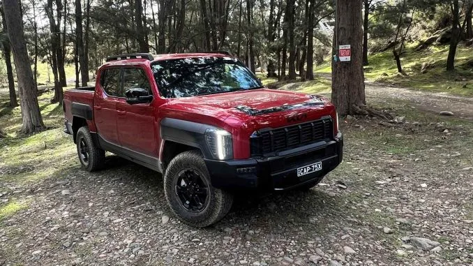 KIA - TASMAN_X-Pro red front