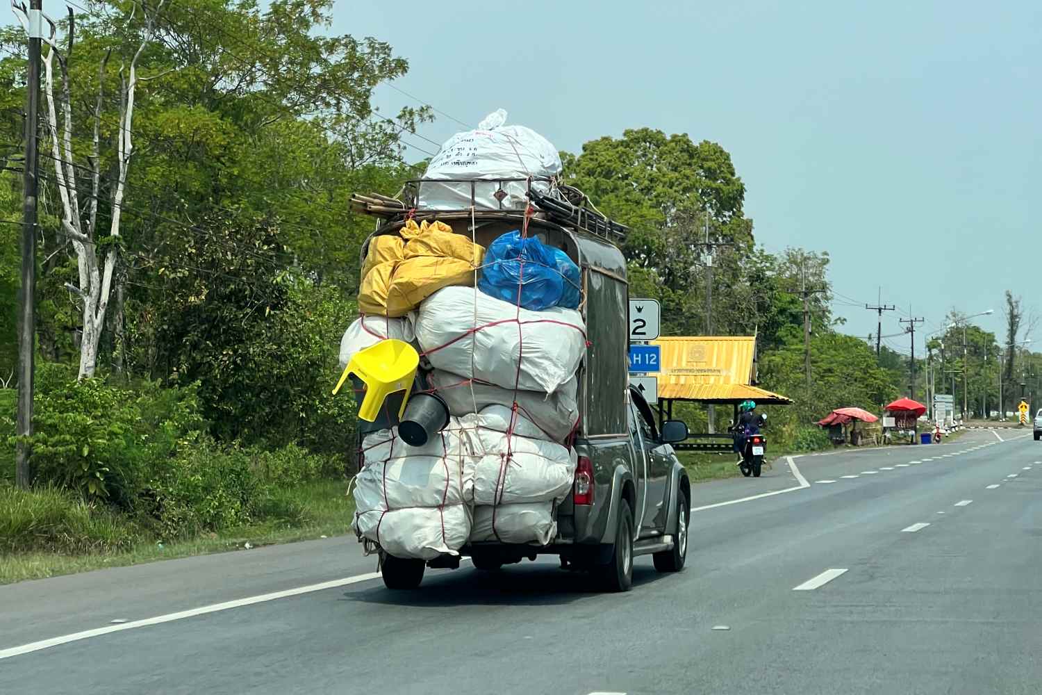 Ute-overloaded-in-thailand-1