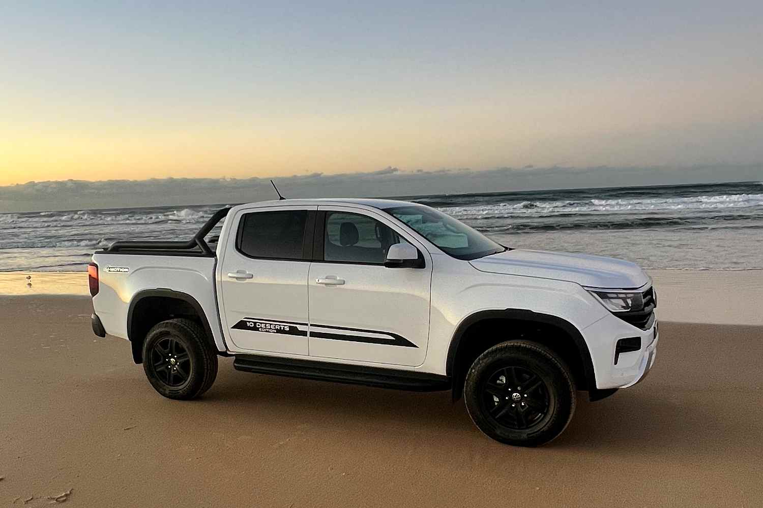 VW Amarok 10 Deserts Edition profile view on the beach 1