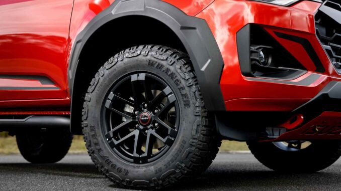 24MY Isuzu D-MAX BLADE Sunstone Orange Exterior Details (12)